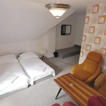 民宿 威拉乌罗伯罗斯旅馆 *