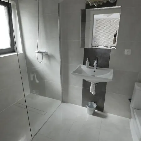 民宿 威拉乌罗伯罗斯旅馆 *