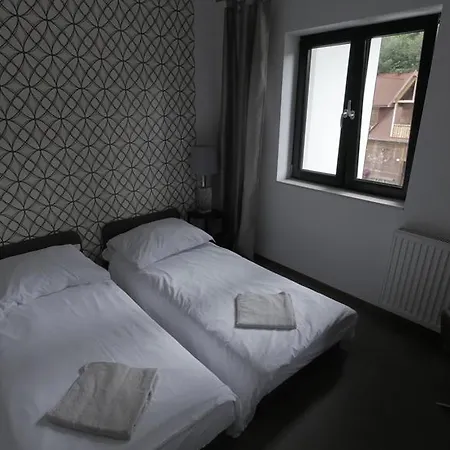 民宿 威拉乌罗伯罗斯旅馆 *