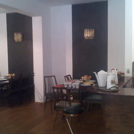 威拉乌罗伯罗斯旅馆 * 斯克拉斯卡波伦巴