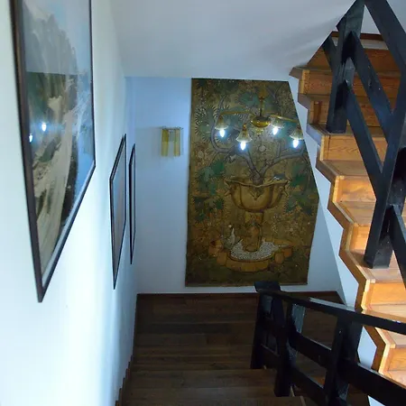 Uroboros منزل للإقامة