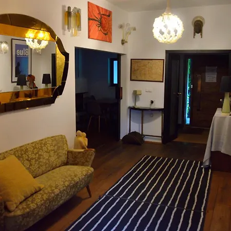 Uroboros منزل للإقامة *