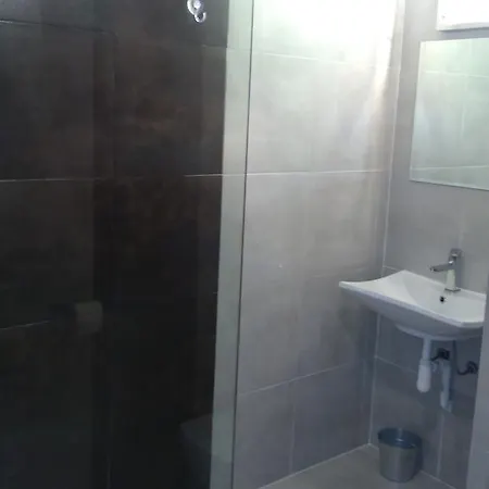 Uroboros منزل للإقامة