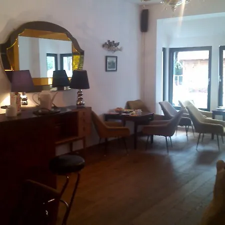 Uroboros منزل للإقامة شكلارسكا بوريبا