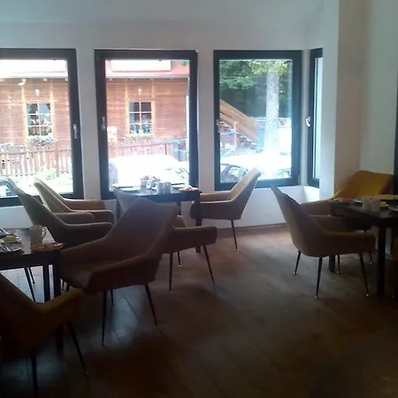 Uroboros منزل للإقامة