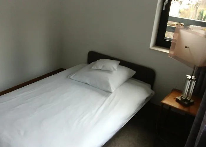 Uroboros בית אירוח *