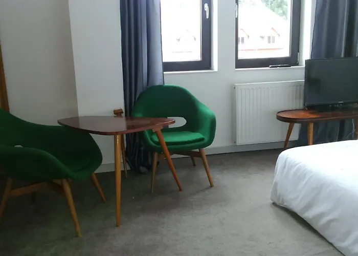 Проживание в семье Uroboros Шклярска-Поремба