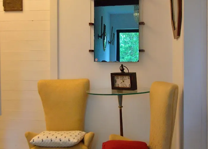 Uroboros בית אירוח