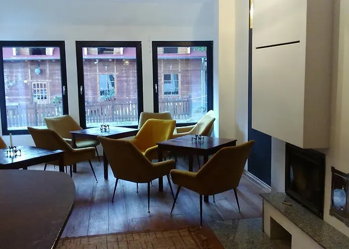 Uroboros Проживание в семье