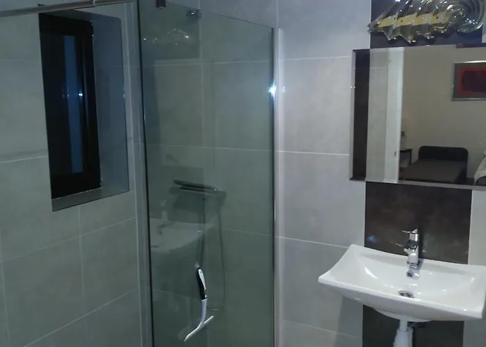 Uroboros Homestay szállás *